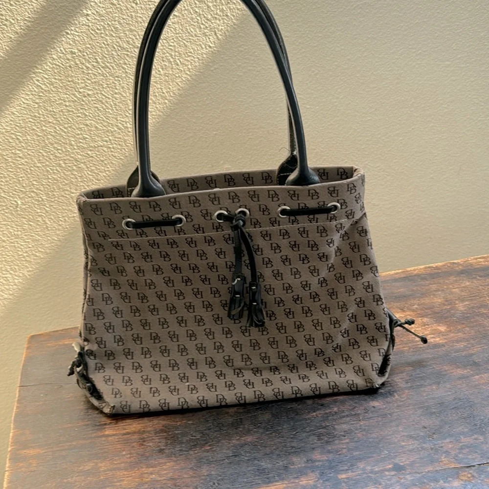 Dooney & Bourke authentic classic vintage Handbag Gray & Black